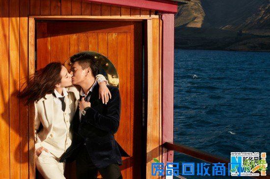 吴奇隆刘诗诗最新婚纱照曝光 山顶浪漫拥吻