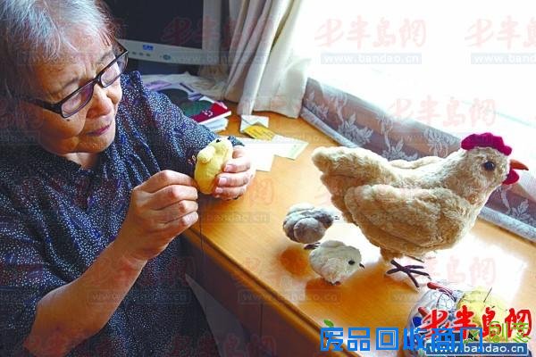废布回炉变布艺禽鸟 八旬老太两年创作百余只