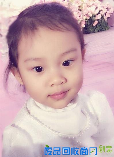 3岁甜馨打扮似白雪公主有小男孩送花了