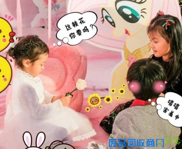 3岁甜馨打扮似白雪公主有小男孩送花了