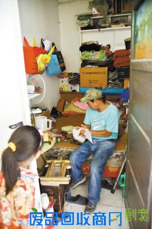 邢台农村的拄拐男子9年来通过面塑住上电梯洋房