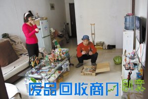 邢台农村的拄拐男子9年来通过面塑住上电梯洋房