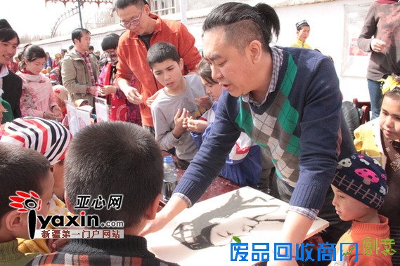 新疆文化厅住帕万拉村工作组与村民共庆诺茹孜节