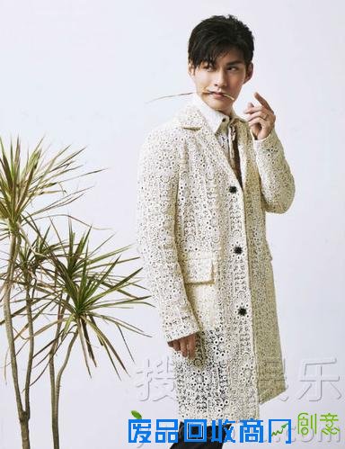 严屹宽曝光都市写真 冻龄男神将霸屏进行到底