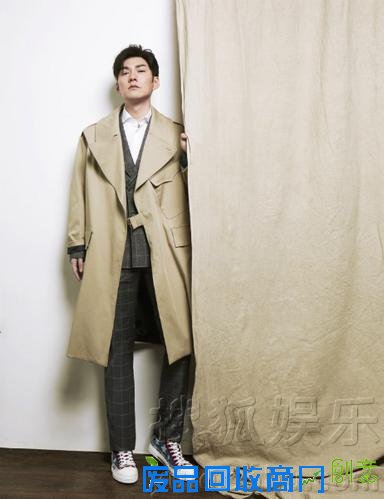 严屹宽曝光都市写真 冻龄男神将霸屏进行到底