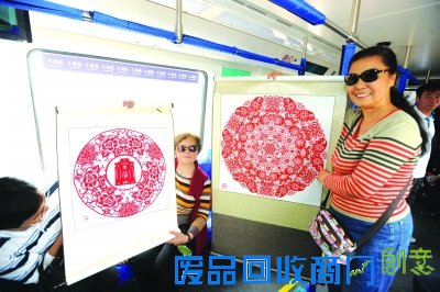 晨报读者雕刻的“木兰号”剪纸。