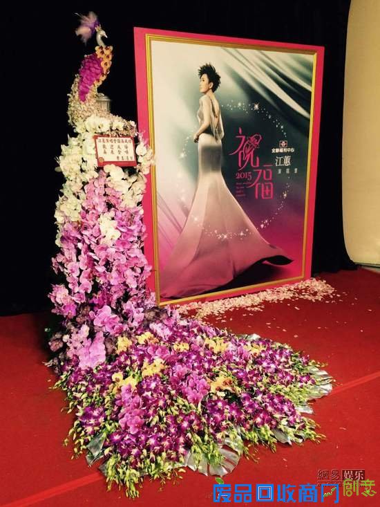 蔡依林送上的仿名牌包洋式翻糖蛋糕。