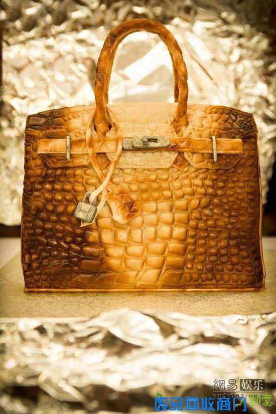 蔡依林送上的仿名牌包洋式翻糖蛋糕。