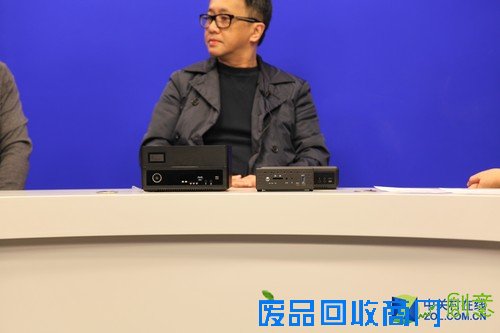 桌子上的就是索泰的MINI PC