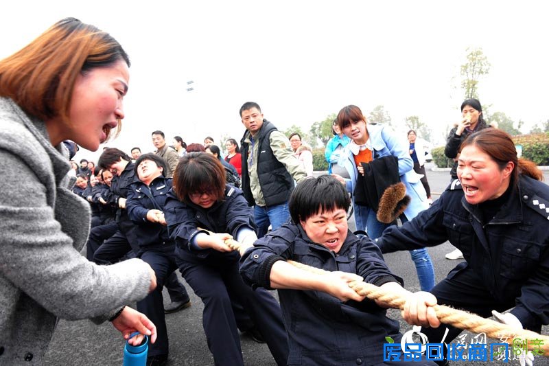 趣味运动庆“三八” 巢湖女警展风采（图）