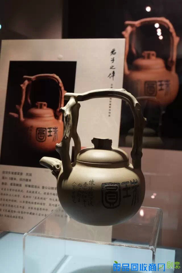 无锡博物院 两团泥巴之间