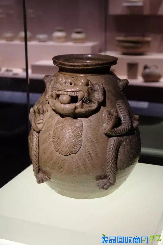 无锡博物院 两团泥巴之间