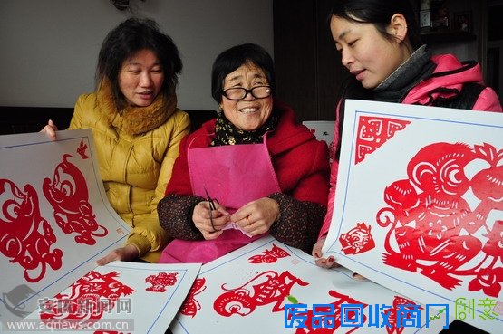 安庆：剪纸迎猴年