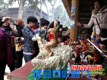 《三羊开泰》面塑亮相洛阳关林春节庙会（图）