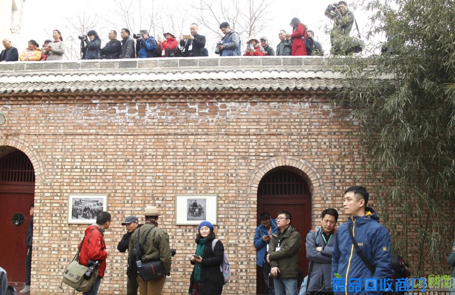数百摄影发烧友在河南古窑洞集体拍摄场景
