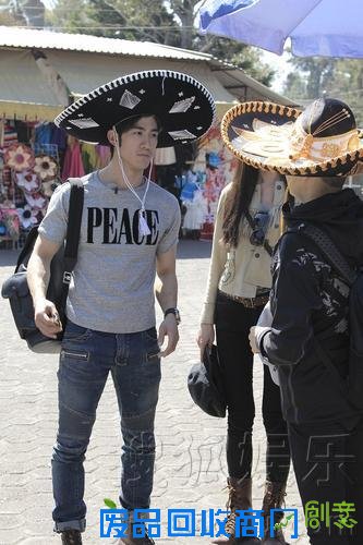 李治廷说相声逗众人 遇宋丹丹秒变“东北大治”