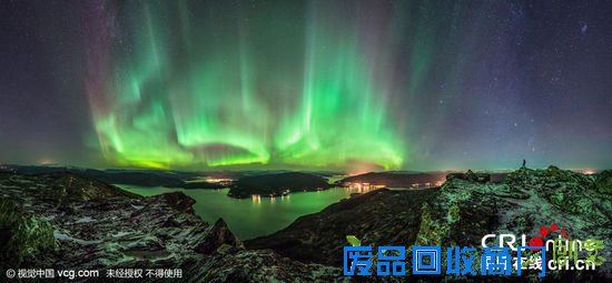 摄影师不惧严寒拍摄炫美极光 照亮星空(高清组图)