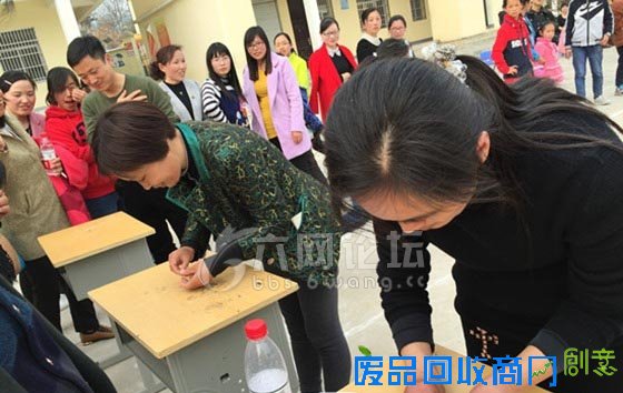 金寨县槐树湾乡举办趣味运动会来庆祝女人节