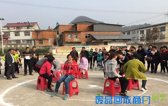 金寨县槐树湾乡举办趣味运动会来庆祝女人节