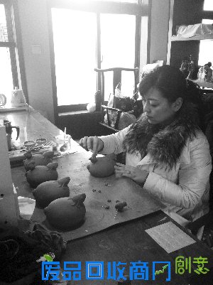 "扬眉吐气"贺新年 惠山泥塑作品结合生肖羊和兔