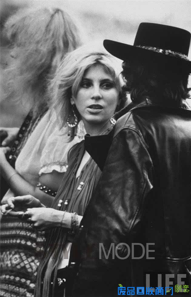 在讲今年的音乐节穿着之前 你需要先了解什么是Woodstock