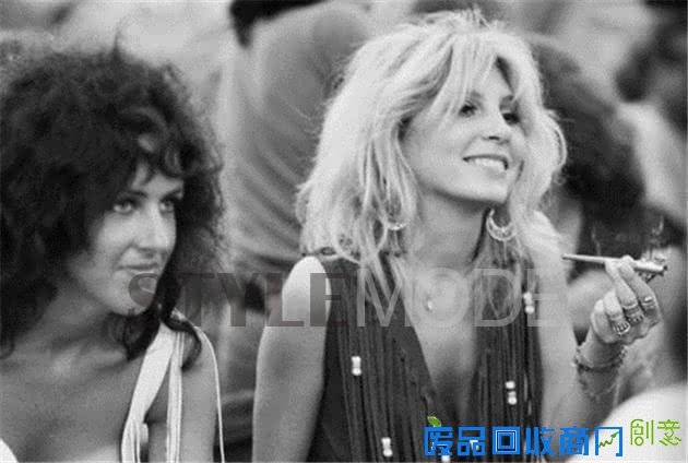 在讲今年的音乐节穿着之前 你需要先了解什么是Woodstock