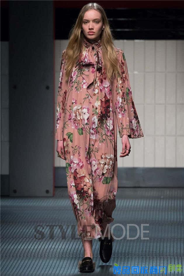 在讲今年的音乐节穿着之前 你需要先了解什么是Woodstock