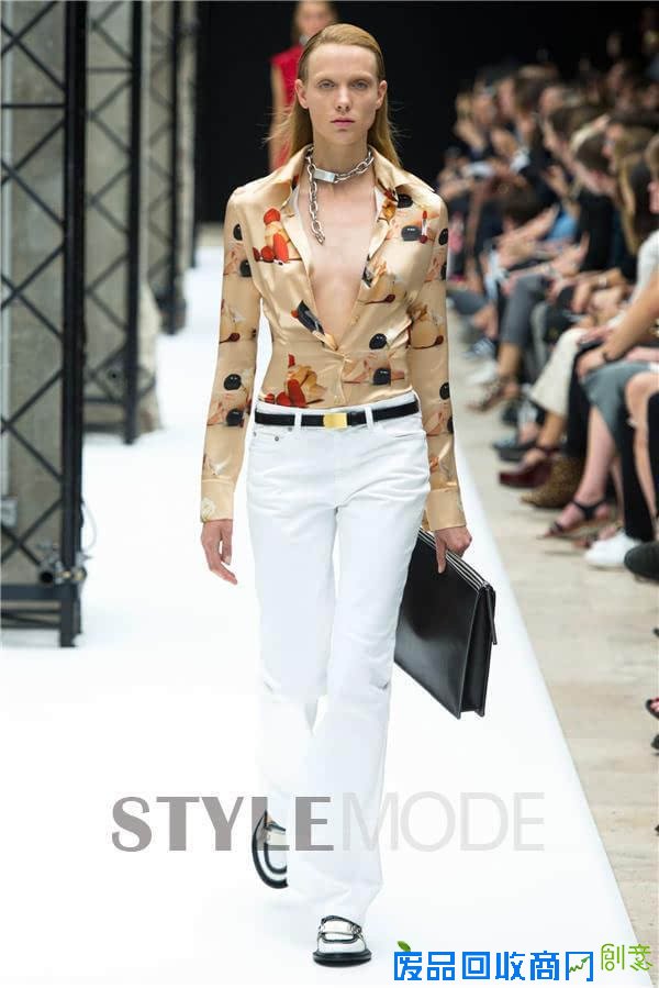 在讲今年的音乐节穿着之前 你需要先了解什么是Woodstock