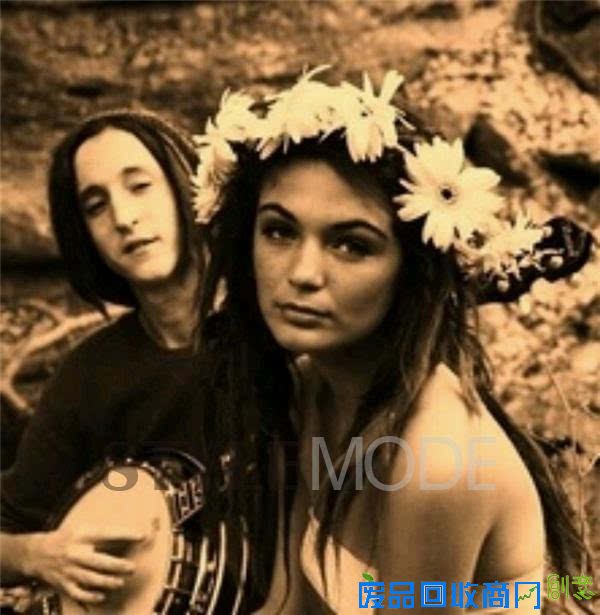 在讲今年的音乐节穿着之前 你需要先了解什么是Woodstock