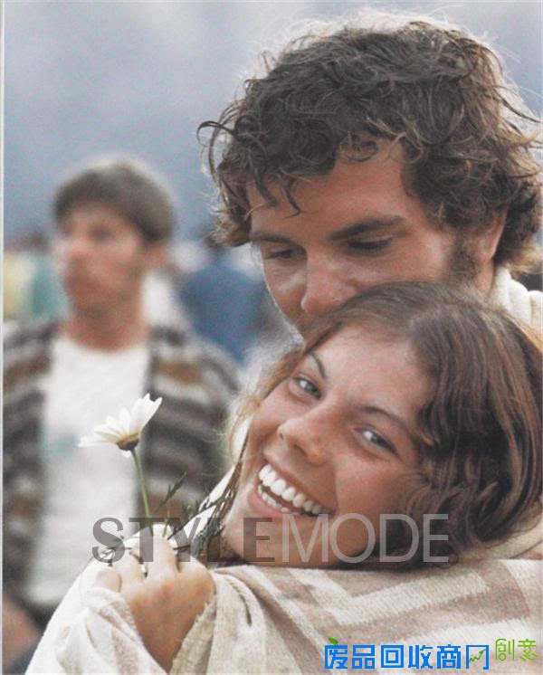 在讲今年的音乐节穿着之前 你需要先了解什么是Woodstock