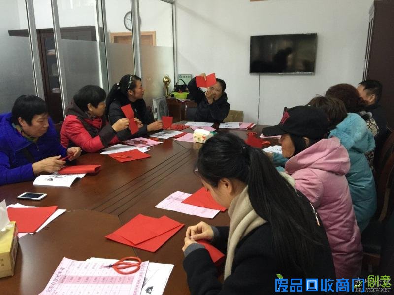 剪纸艺术进社区 巧手剪出邻里情