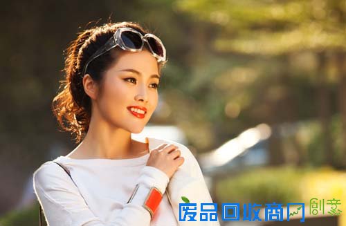 开赛车+骑马+男孩子气＝涓子