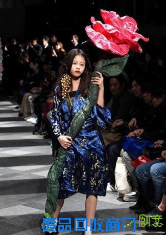 日举行妖怪时装秀