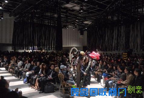 日举行妖怪时装秀