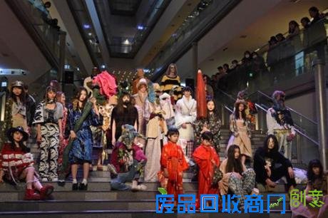 日举行妖怪时装秀