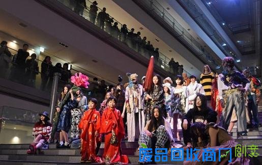 日举行妖怪时装秀