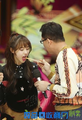 郑爽携潮爸登《大本营》 气色好萌变身小公举