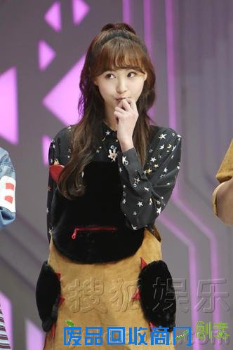 郑爽携潮爸登《大本营》 气色好萌变身小公举