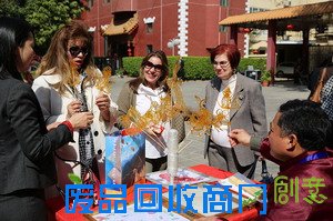 驻埃及大使夫人王金娥为埃妇女名流和使团夫人举办迎新春活动