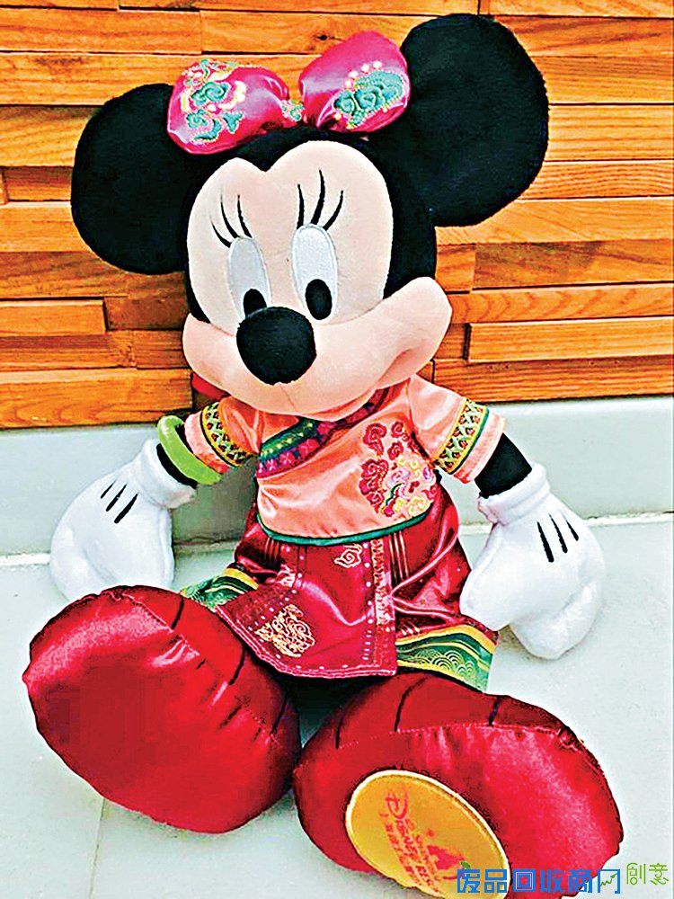 上海迪士尼推“旗袍淑女”米妮等复古纪念品