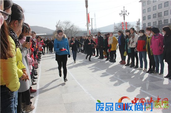 甘南临潭县举办庆“三八”女子趣味运动会（图）