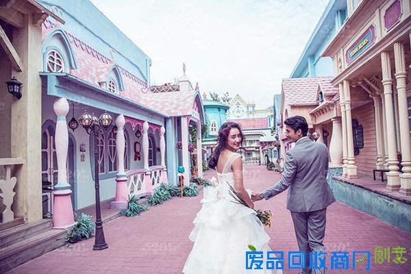 边走边拍,留下不一样的婚纱照