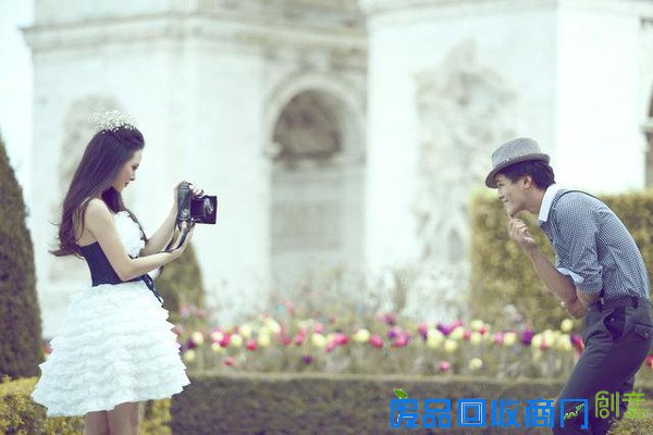 边走边拍,留下不一样的婚纱照