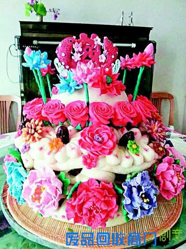 赵翠莲做的花卉面塑 