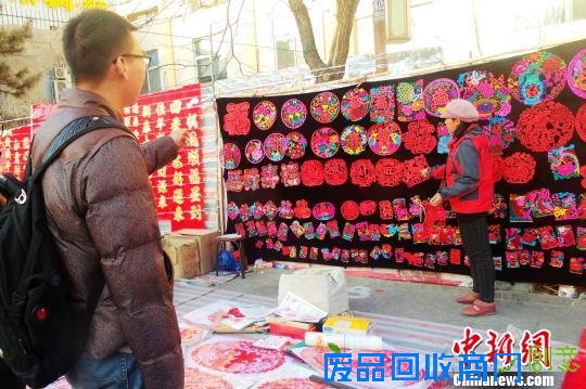 探访河北承德乔杖子村 80岁老人至几岁孩童均会剪纸