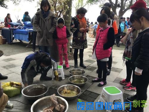 西湖畔最美风景就是“小小织布师”