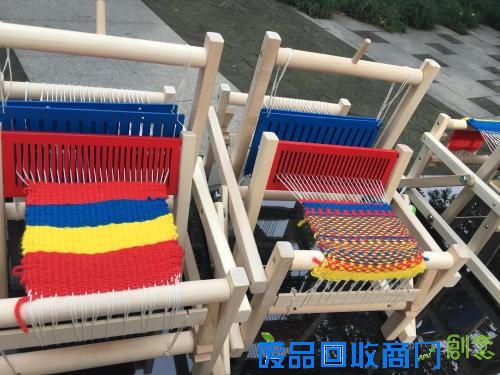 西湖畔最美风景就是“小小织布师”