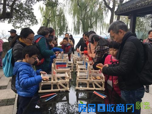 西湖畔最美风景就是“小小织布师”