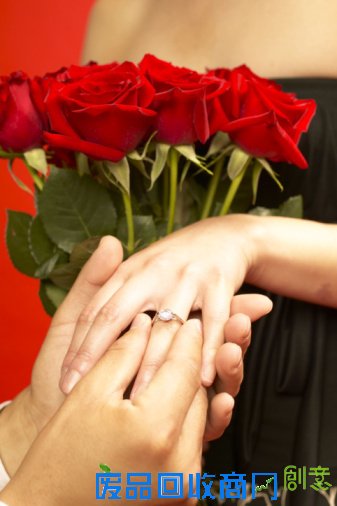 求求你嫁给我吧 16种别具创意的求婚方式(图)