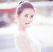 吴奇隆刘诗诗婚纱照曝光 新娘仙气发型让人抓狂